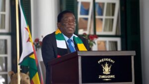 Le président du Zimbabwe, Emmerson Mnangagwa, s'adresse à une conférence de presse à la State House à Harare le 27 août 2023. @Photo tiers FR24